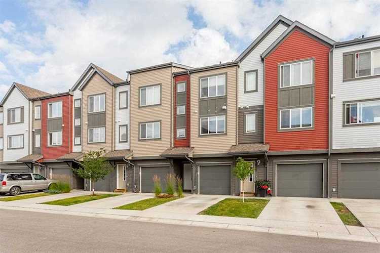 213 Copperpond Villas SE Calgary, AB T2Z 5B9