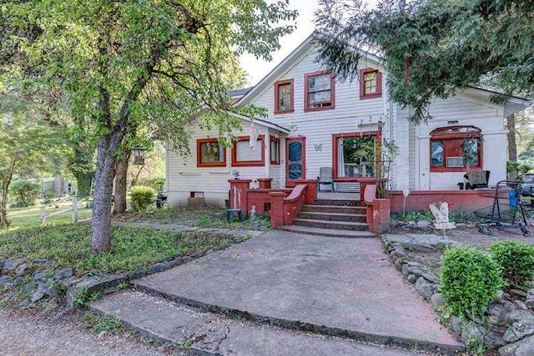 50 Jacoby St Gold Hill, OR 97525