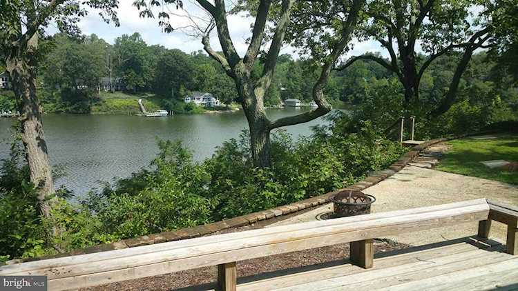 345 Dewey Dr Annapolis, MD 21401