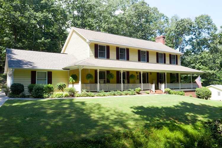 2100 Honeysuckle Dr Cumming, GA 30040