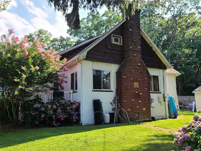 307 Millan Avenue Nesconset, NY 11767