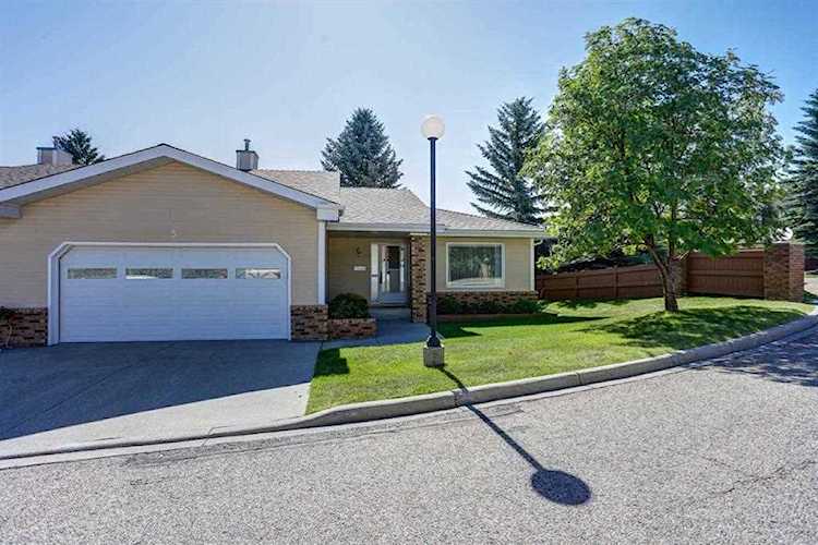 140 Strathaven Circle SW #5 Calgary, AB T3H 2N5