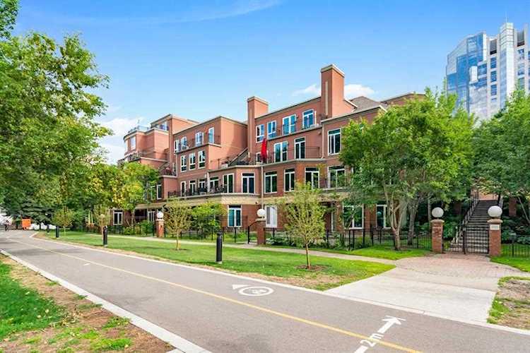 400 Eau Claire Ave SW #6301 Calgary, AB T2P 4X2