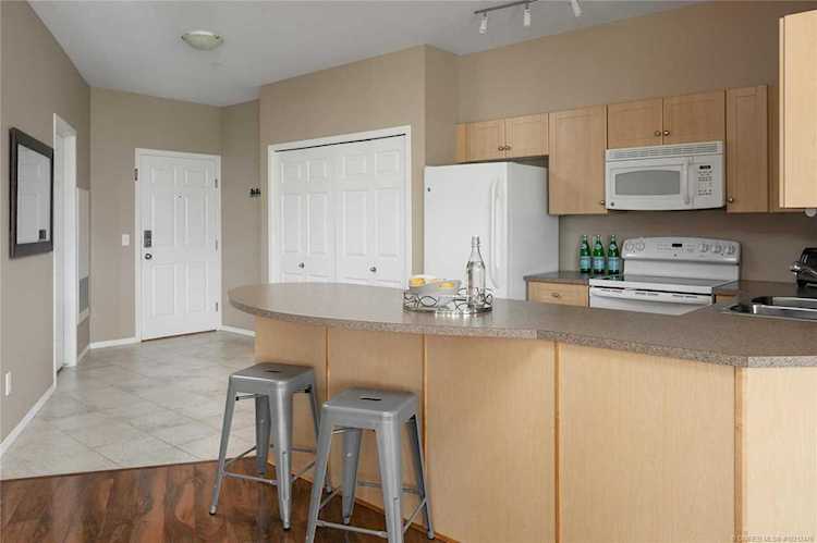 1873 Country Club Drive Kelowna, BC V1V2W6