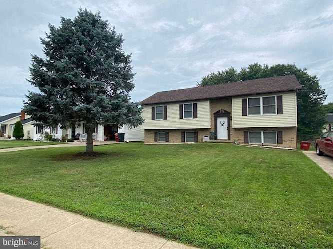 251 Beauregard Blvd Charles Town, WV 25414 | MLS ® WVJF139704 Photo 1