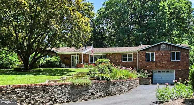 2301 Doctor Stitely Rd New Windsor, MD 21776 | MLS ® MDCR197820 Photo 1