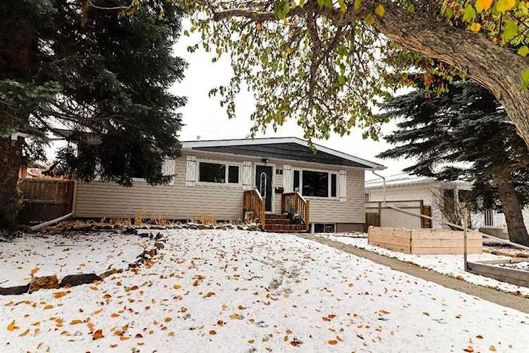 35 Windermere Rd SW Calgary, AB T3C 3K4