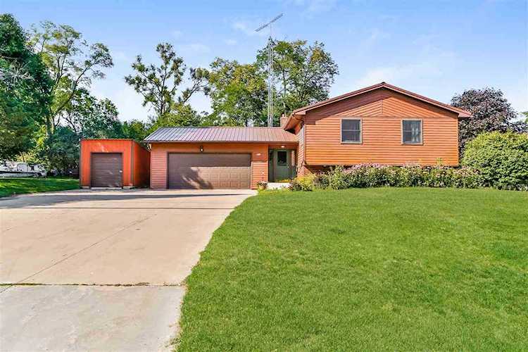 423 N Main St Pardeeville, WI 53954