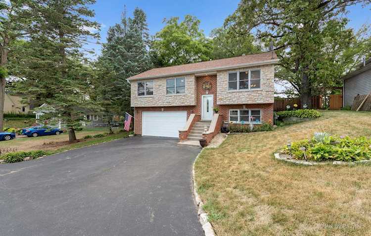 3409 Eastway Dr Island Lake, IL 60042