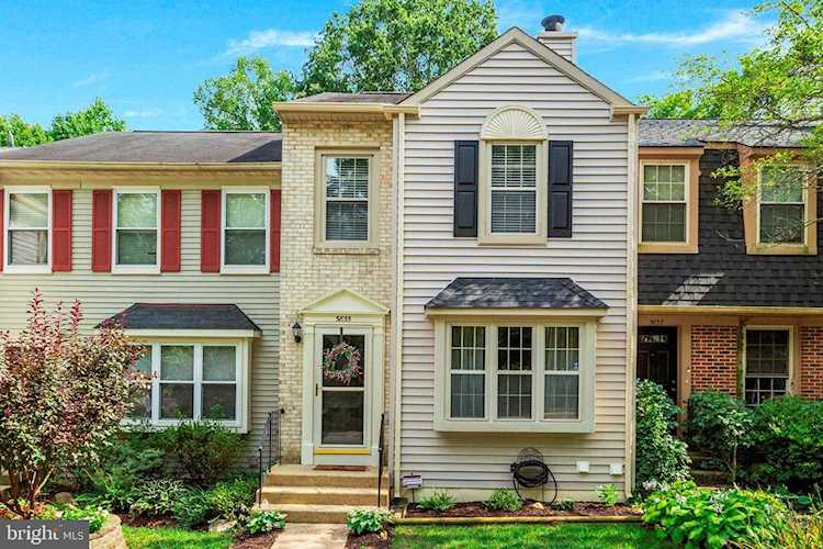 5855 Waterdale Ct Centreville, VA 20121 | MLS ® VAFX1146654 Photo 1