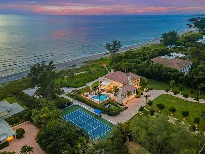 8218 Sanderling Rd Sarasota, FL 34242
