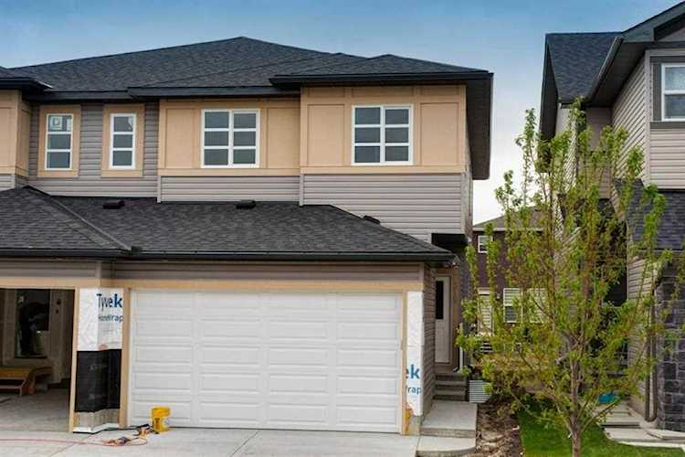 319 Savanna Ave NE Calgary, AB T3J 0X5