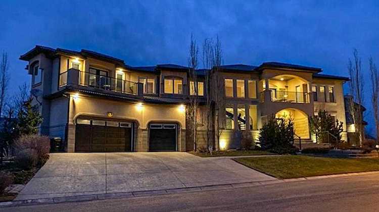 9 Hamptons View NW Calgary, AB T3A 6M1