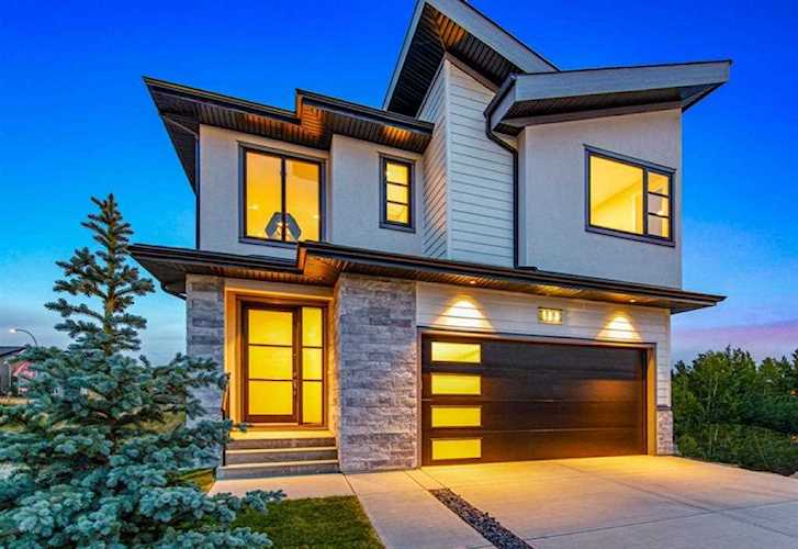 133 Rock Lake Heights NW Calgary, AB T3G 0G3