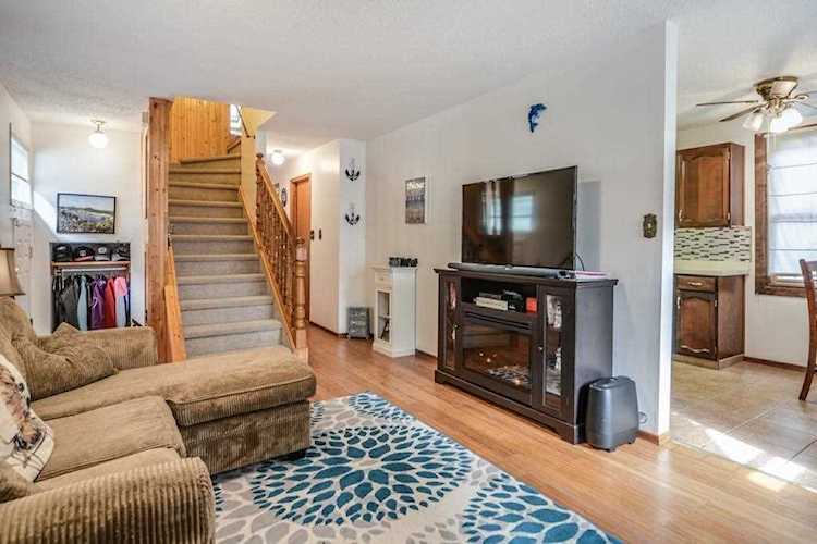 2018 41 St SE Calgary, AB T2B 1C6