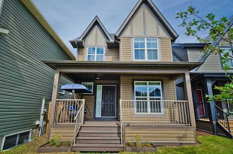 12 New Brighton Ct SE Calgary, AB T2Z 0Y1