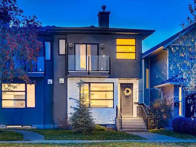 2639 26A St SW Calgary, AB T3E 2C6