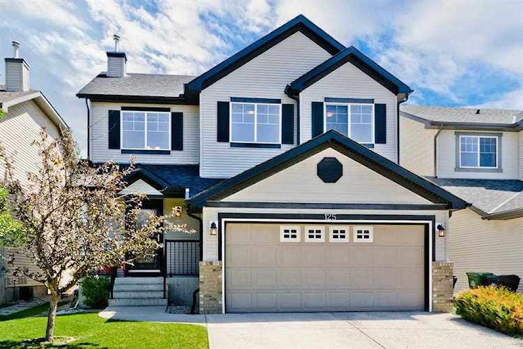 125 Cougarstone Manor SW Calgary, AB T3H 5N4