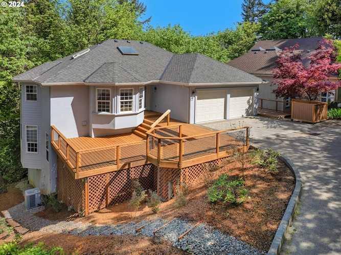 6254 SW Burlingame Ave #A Portland, OR 97239