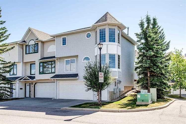 31 Prominence View SW Calgary, AB T3H 3M8
