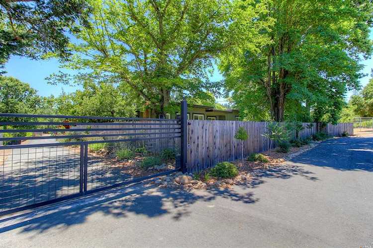 15000 Chalk Hill Road Healdsburg, CA 95448