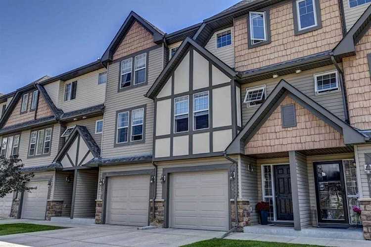 44 Everridge Common SW Calgary, AB T2Y 5G9