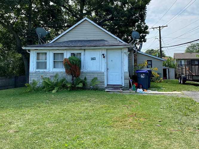 2823 19th Place North Chicago, IL 60064