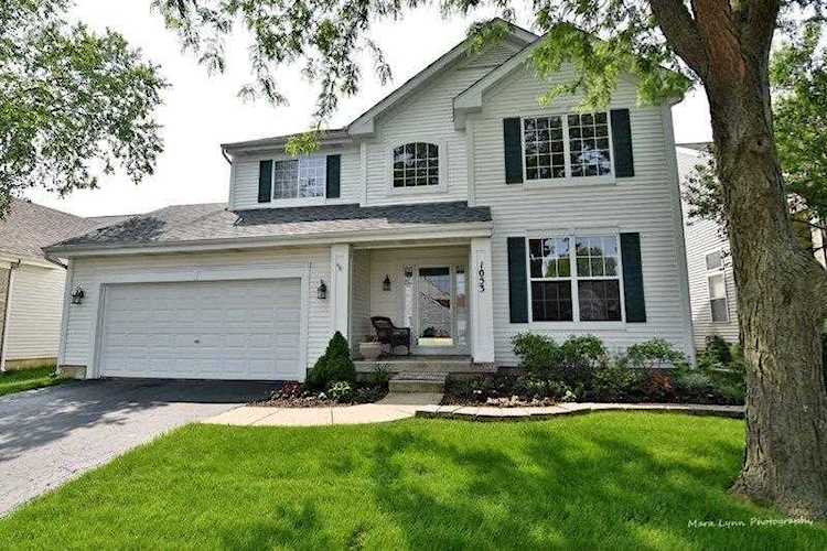 1053 Orchard Lake Dr Aurora, IL 60506