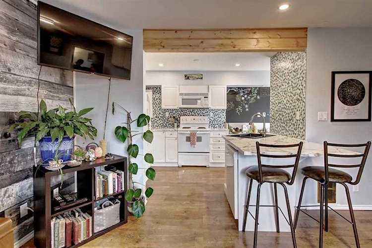 4332 Bowness Rd NW Calgary, AB T3B 0A6