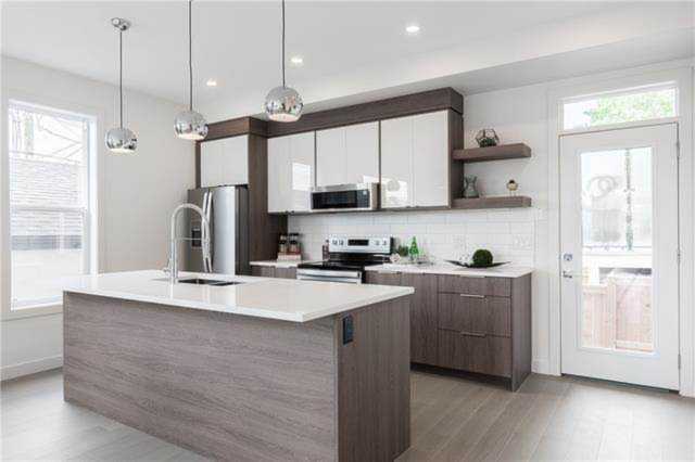 1941 46 St NW #4 Calgary, AB T3B 6H8