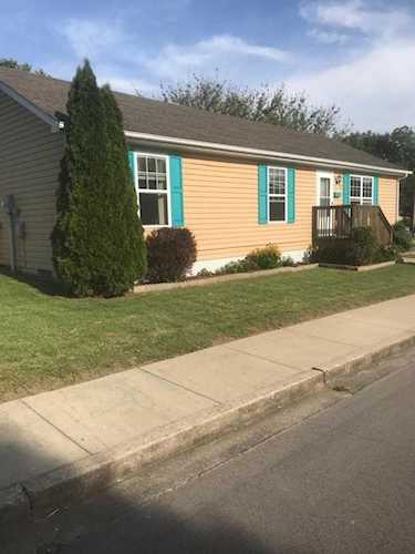 100 Holly Court Nicholasville, KY 40356
