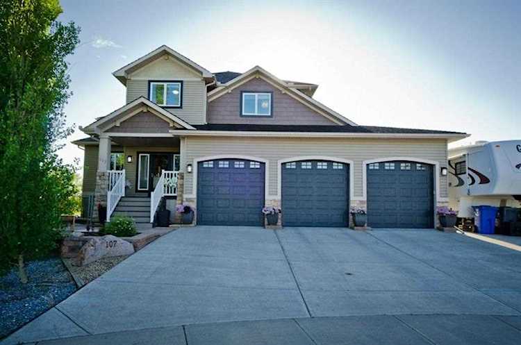 107 Vander Velde Bay Langdon, AB T0J 1X2