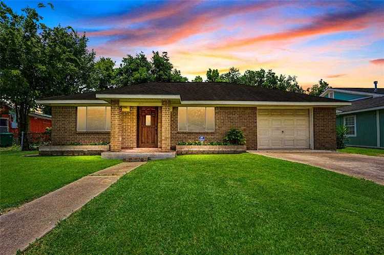 914 Jackson Ave Pasadena, TX 77506