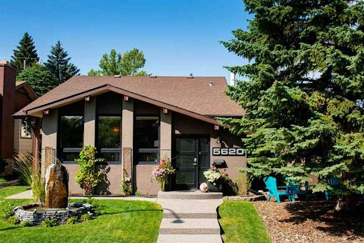 5620 Lodge Crescent SW Calgary, AB T3E 5Y7