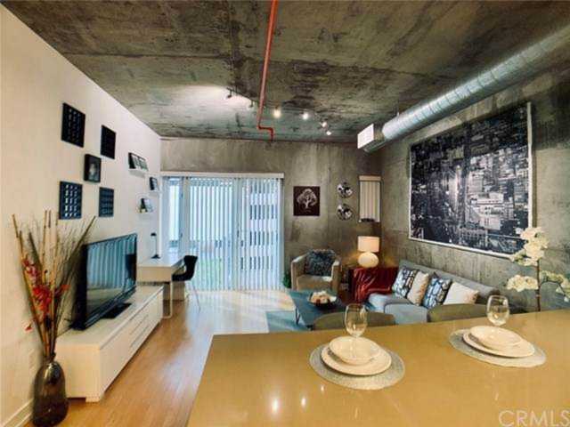 645 W 9th Street #406 Los Angeles, CA 90015