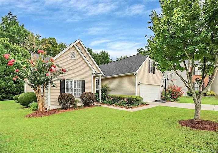 17106 Cambridge Woods Ct Charlotte, NC 28277