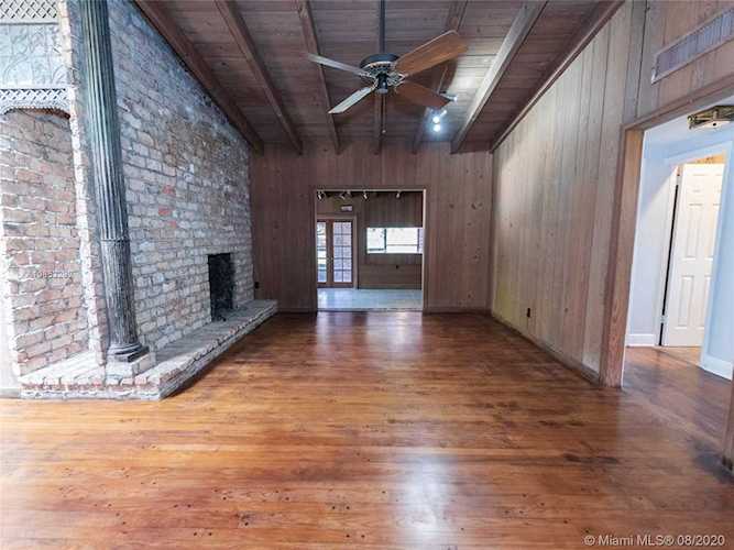 7525 SW 72nd Ct Unincorporated Dade County, FL 33143