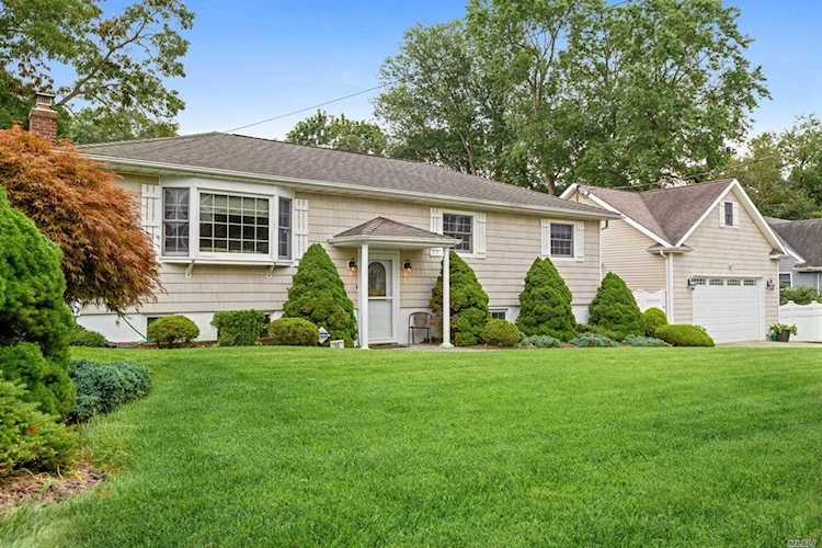 35 Bauss Road Nesconset, NY 11767
