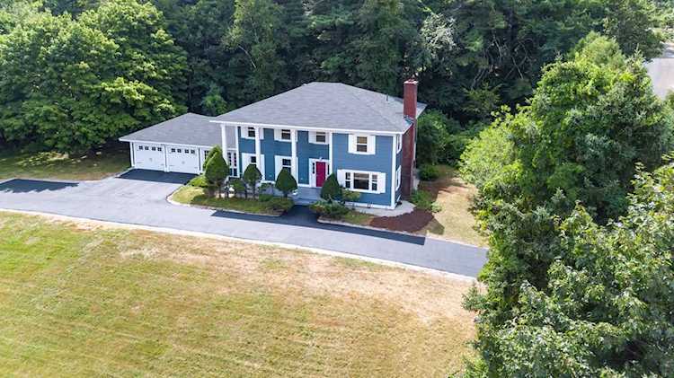 18 Pinecrest Dr Bedford, NH 03110