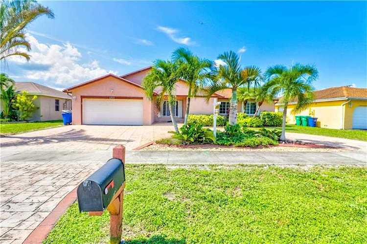 11613 SW 50th St Cooper City, FL 33330