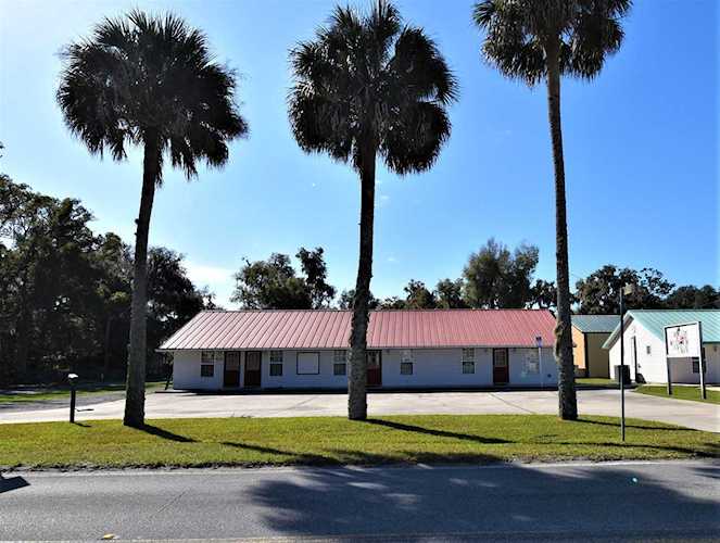413 Elm St Welaka, FL 32193 | MLS 1042242 Photo 1