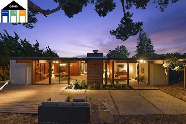 8160 Phaeton Dr Oakland, CA 94605