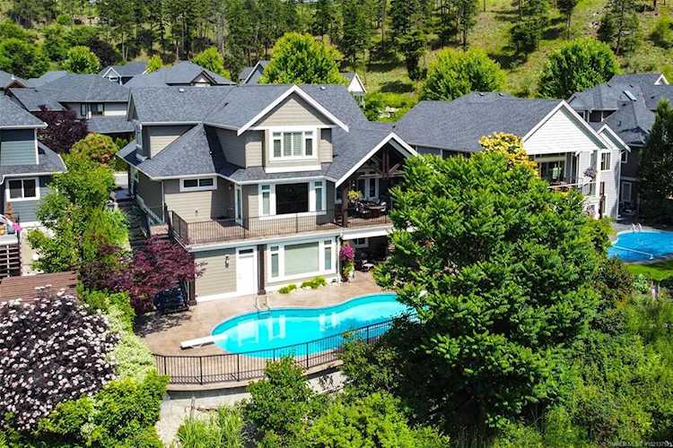 294 Clear Pond Place Kelowna, BC V1V2X6