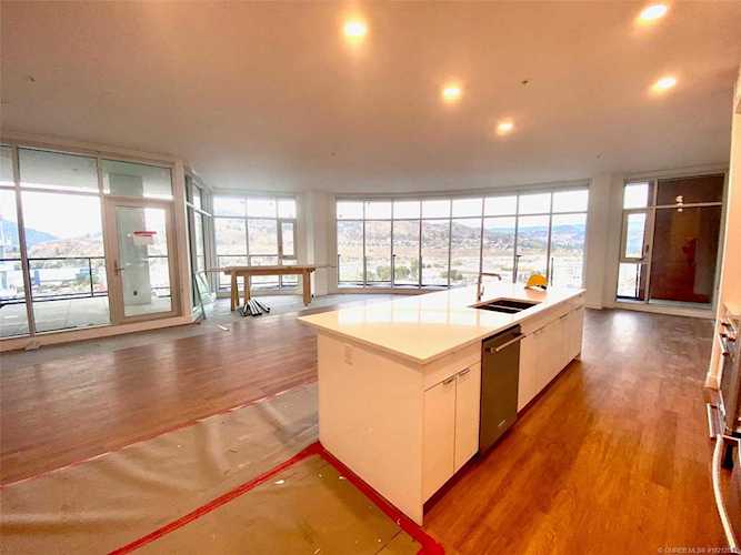 1232 Ellis Street #PH1403 Kelowna, BC V1Y1Z4