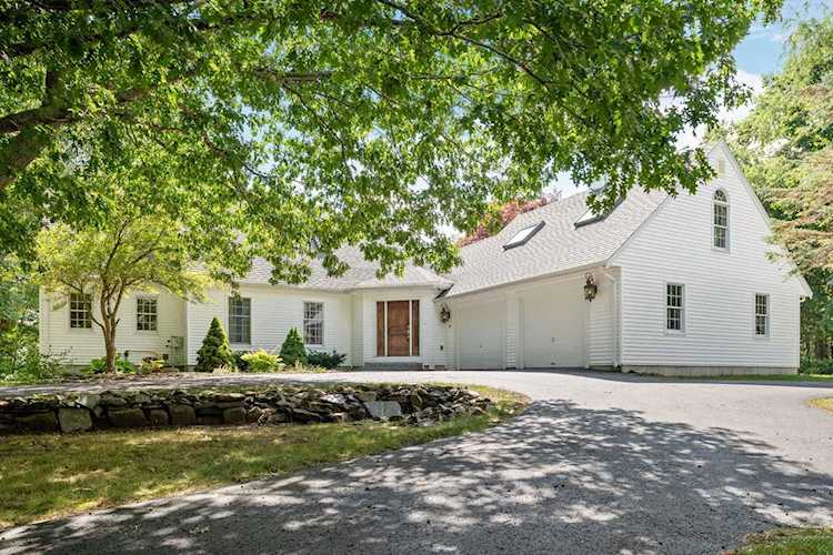 349 Mitchell Rd Cape Elizabeth, ME 04107