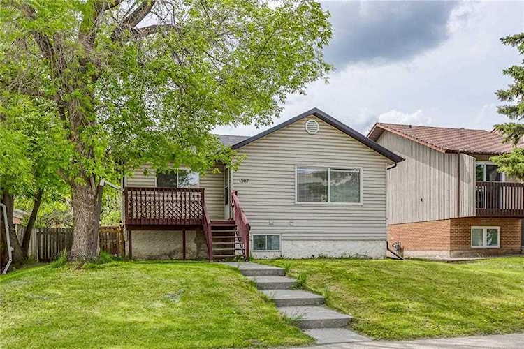 1307 25 St SE Calgary, AB t2a 0x3