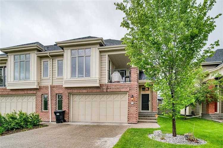 72 Wentworth Square SW Calgary, AB T3H 0M5