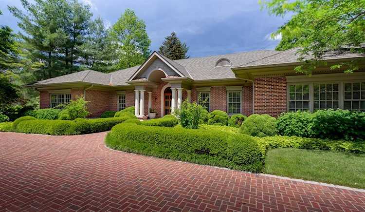 1548 Lakewood Drive Lexington, KY 40502