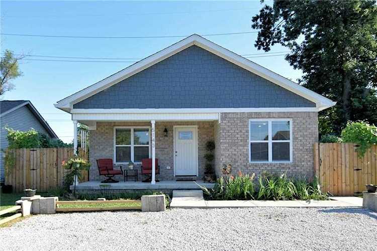 ClaireAnne Aikman - Homes for Sale, Homes to Buy, Realtor Photo 1