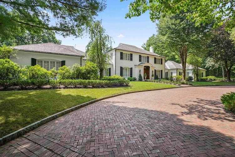 153 Newton Street Weston, MA 02493
